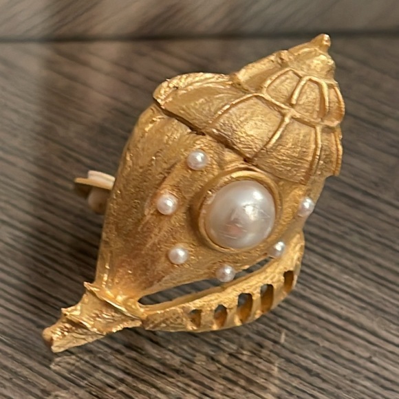 Vintage Seashell Conch Shell Gold-tone Faux Pearl Clip Earrings - Picture 4 of 16